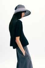 Laden Sie das Bild in den Galerie-Viewer, Damen Pullover schwarz kurzarm
