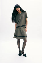 Laden Sie das Bild in den Galerie-Viewer, Damen Strickpullover kurzarm braun
