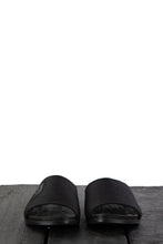Laden Sie das Bild in den Galerie-Viewer, cater46pillar.702
